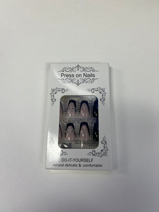 Press on nails